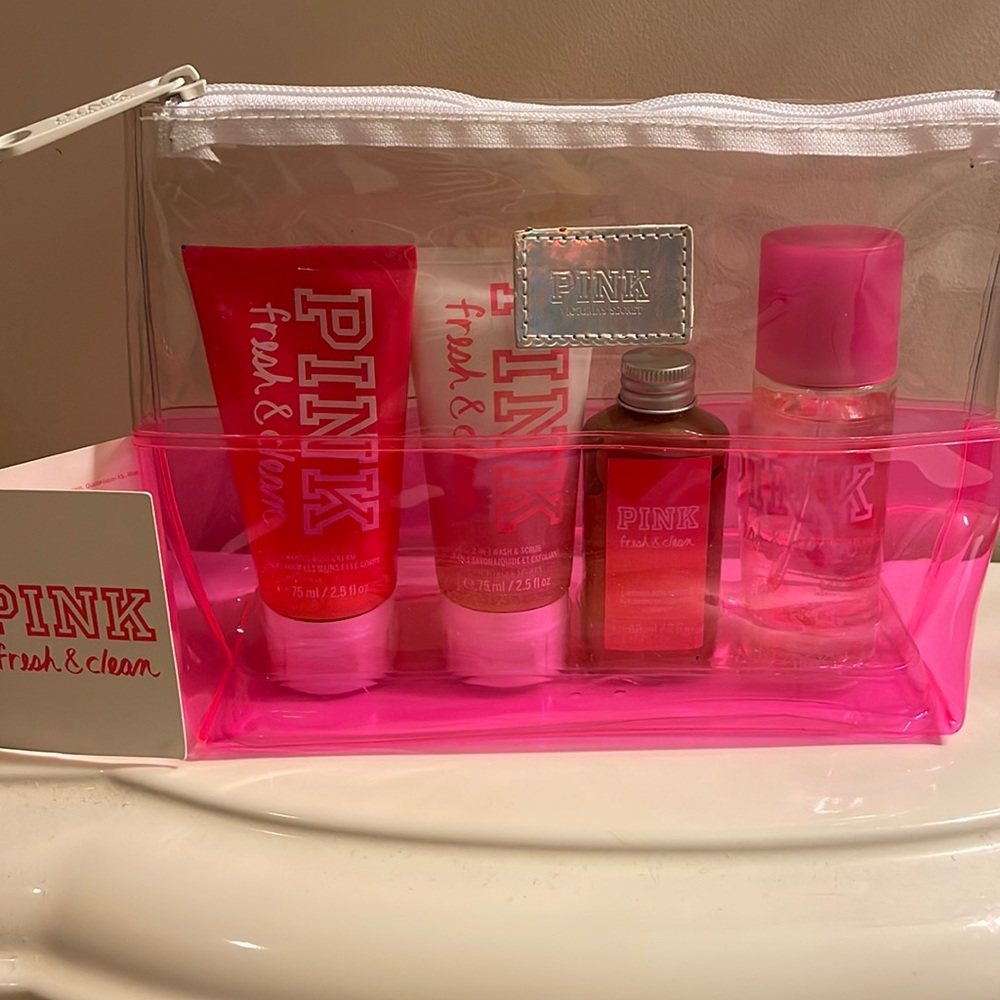 Pink Fresh & Clean Gift Set Discontinued set lotion, bronzer, scrub & mist NEW